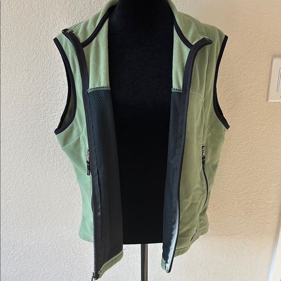 REI Vintage Light Green Light Weight Fleece Pocketed Hiking Turtle Neck Vest - Picture 11 of 13